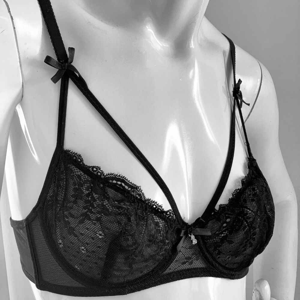 NWOT 36B meshed laced strapped black bra